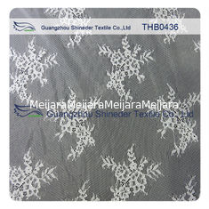 Porcellana Disposizioni di nylon nuziale bianca amichevole eco- del pizzo disposizione decorativa del pizzo di 300CM * di 150 fornitore
