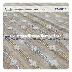 Porcellana Tessuto metallico di nylon d'argento leggero del pizzo per l'indumento fornitore