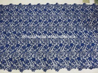 Porcellana Lavoro manuale ricamato floreale del tessuto del pizzo del cavo del blu reale per il vestito dalla donna fornitore