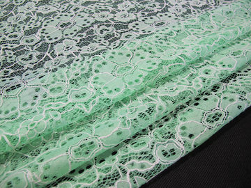 Modello di fiore ricamato nylon durevole su ordinazione di verde del tessuto del pizzo del cotone fornitore