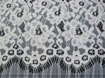 Rayon floreale del tessuto legato con corde del pizzo del ciglio materiale pesante bianco del pizzo/di nylon fornitore