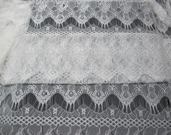 Disposizione di nylon floreale bianca del pizzo del ciglio del tessuto del pizzo per signora Dress fornitore