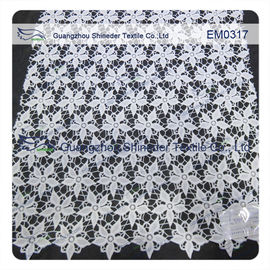 Il fiore del Cinque-petalo ha ricamato il tessuto del pizzo per l'indumento/signore si veste/vestito da sposa fornitore